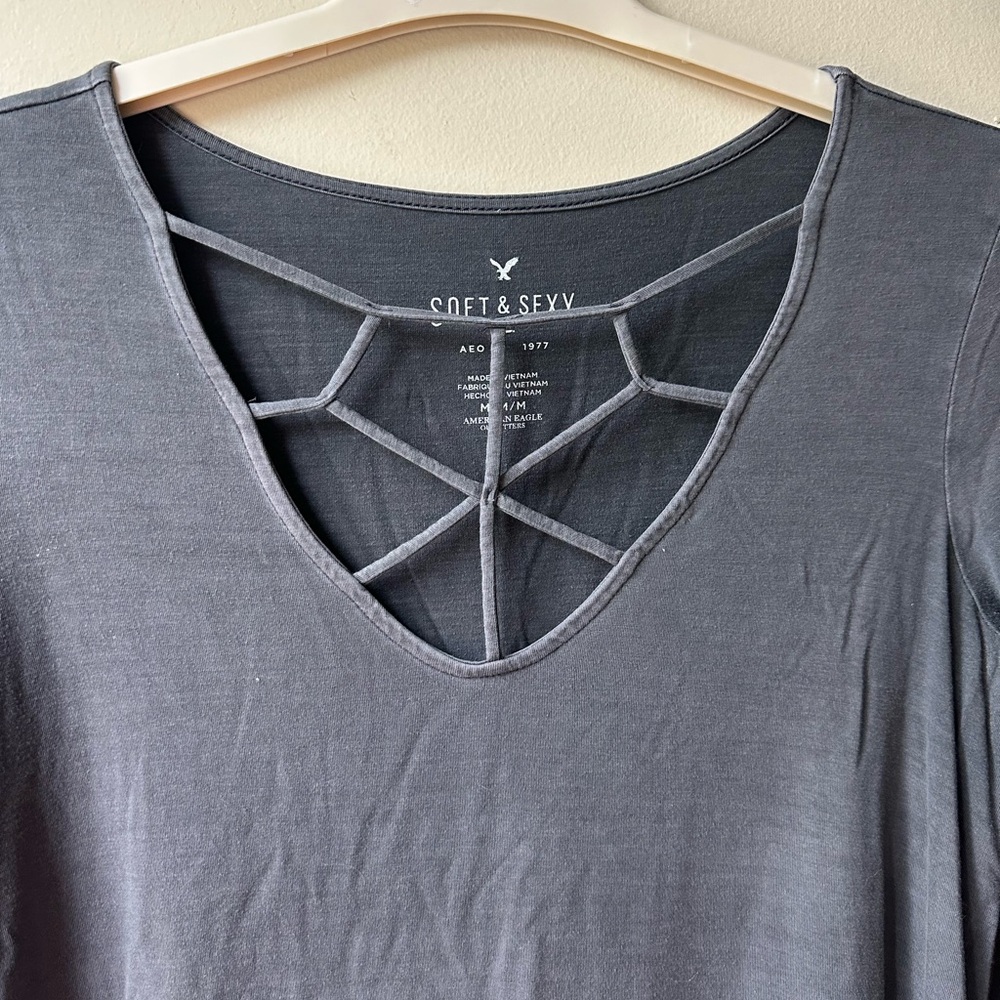 AE Gray Crisscross Long Sleeve Top - Picture 4 of 7